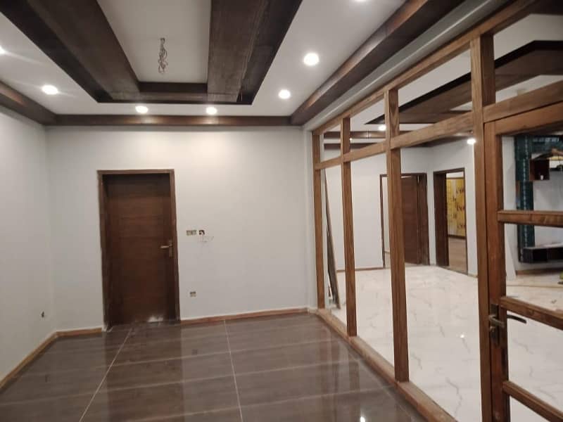 Model Town, One Kanal Exceptionally Good Corner House 5