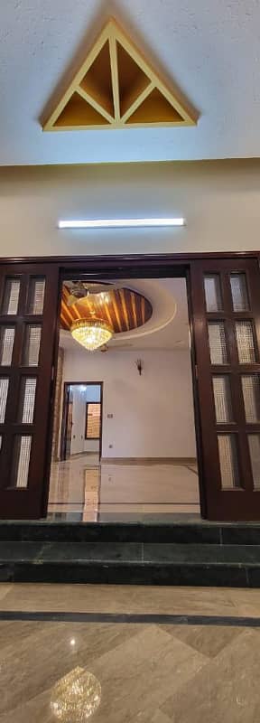 10 MARLA SLIGHTLY HOUSE IS AVAILABLE FOR RENT ON TOP LOCATION OF VALENCIA TOWN LAHORE 4