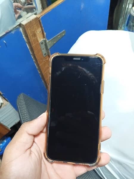 iphone x LLA model non pta waterpack minor line on panel batery 77% 5