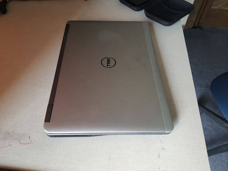 DEll Latitude coi5 4th generation 1