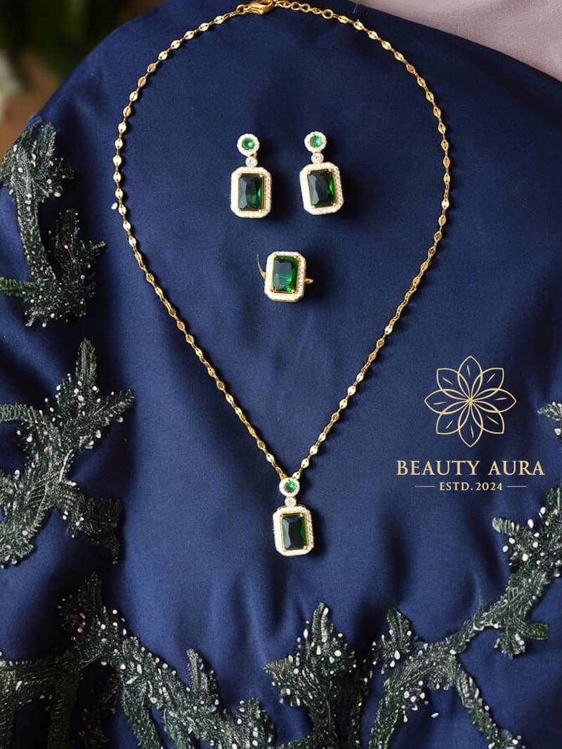 Emerald Elegance Jewellery Set 1