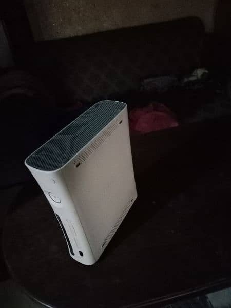 Xbox 360 in mint condition 2