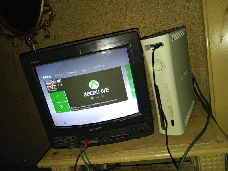 Xbox 360 in mint condition 6