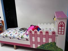 girls bed in good condition