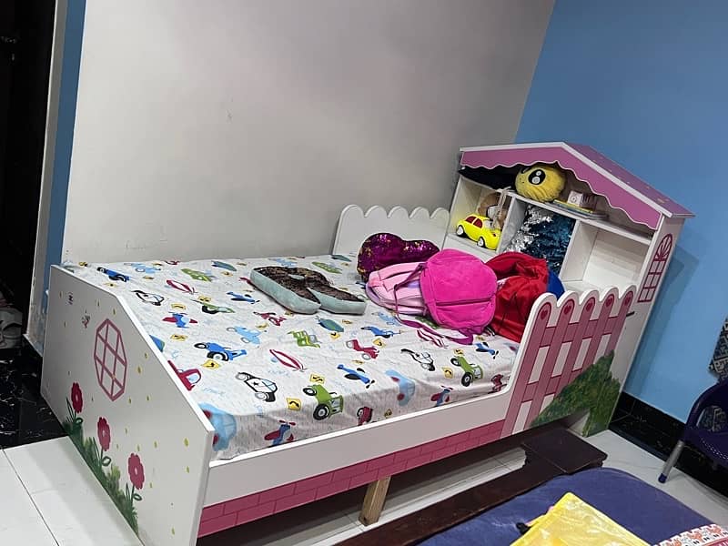 girls bed in good condition 2