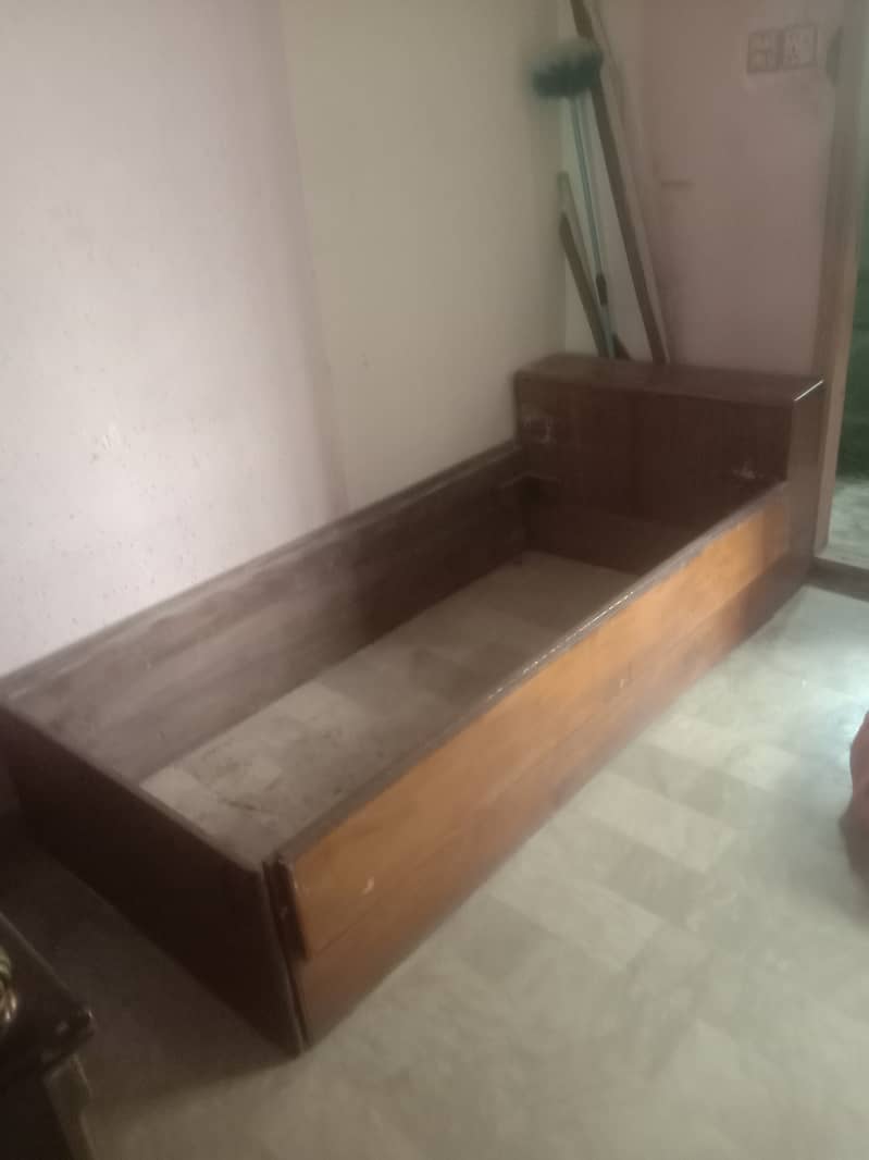 Office sliding door 10 on 10 condition Single bed 8/10 1