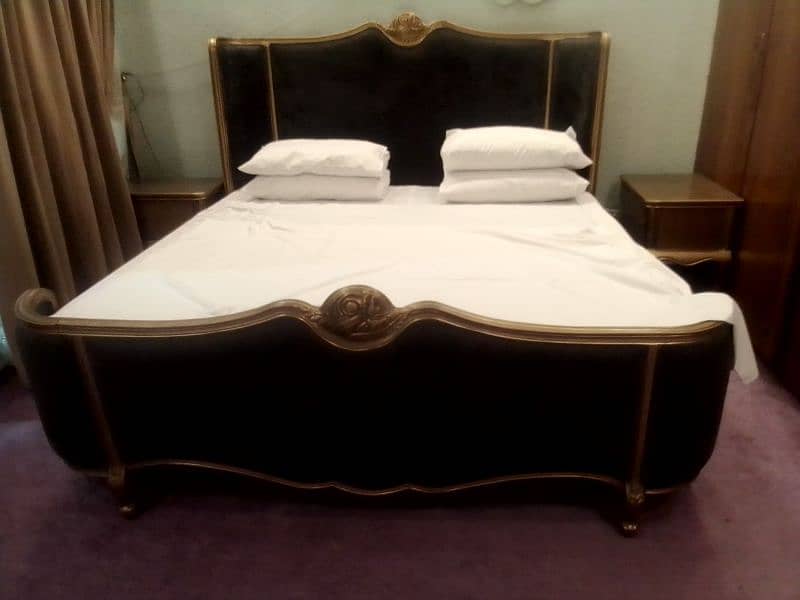 king bed with mattress, 2 side tables and dressing table 0