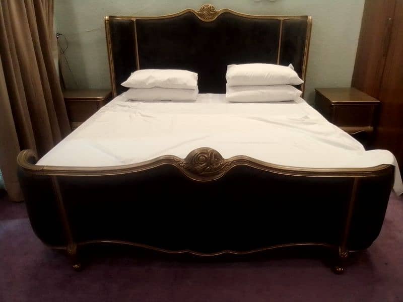 king bed with mattress, 2 side tables and dressing table 1