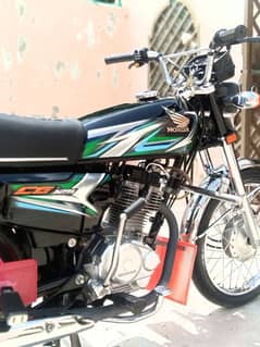 Honda CG 125 2023 model black edition.