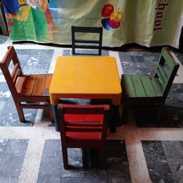 Play group table and chair 0