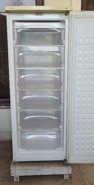 Vertical Freezer Kenwood 2