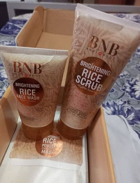 BNB whitening rice kit ,pack of 3،, wathsapp 03135921724 plz 3