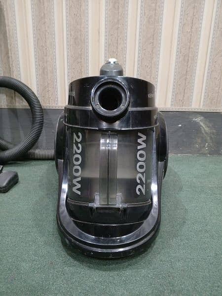 Vacuum Cleaner (Kenwood) 1