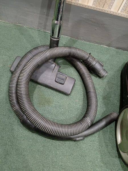 Vacuum Cleaner (Kenwood) 6