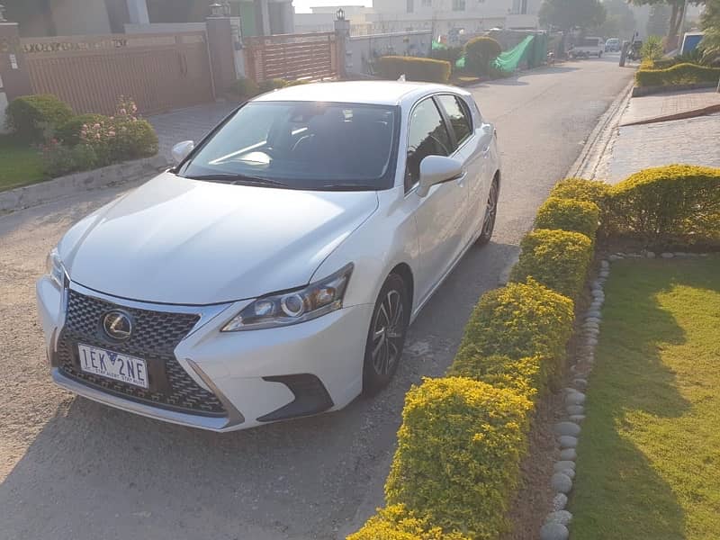 Lexus CT200h 2018 5