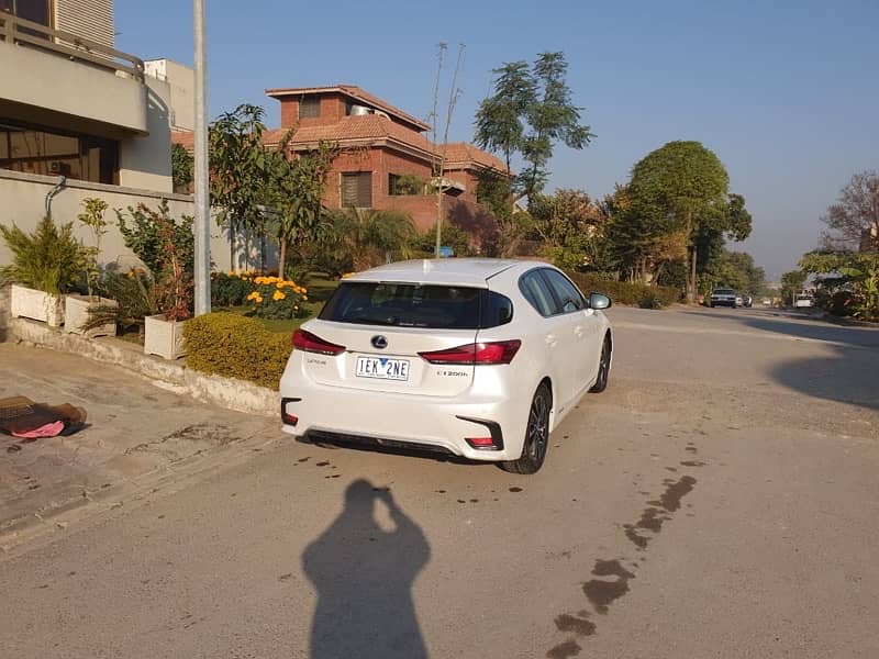 Lexus CT200h 2018 6