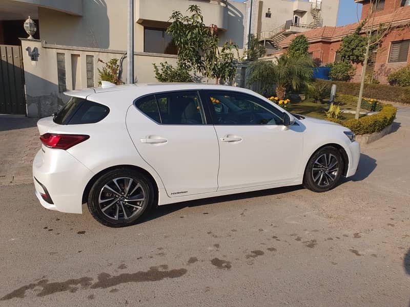 Lexus CT200h 2018 7