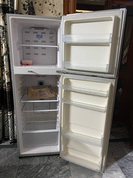 Hitachi R-T320EUK1K SLS Non-frost Top Freezer Refrigerator - 225 Ltr 0