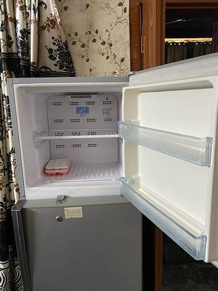 Hitachi R-T320EUK1K SLS Non-frost Top Freezer Refrigerator - 225 Ltr 2