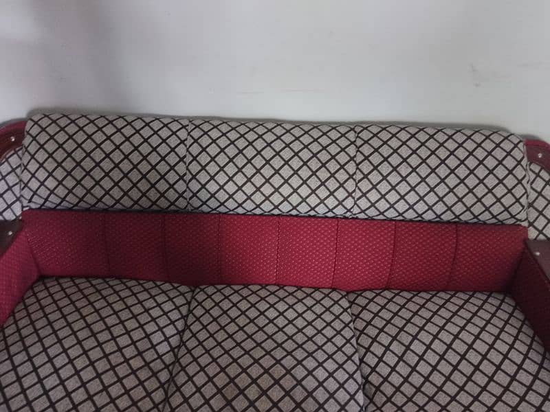 6 Seater sofa hai 03424853610es number par rbta kara 2