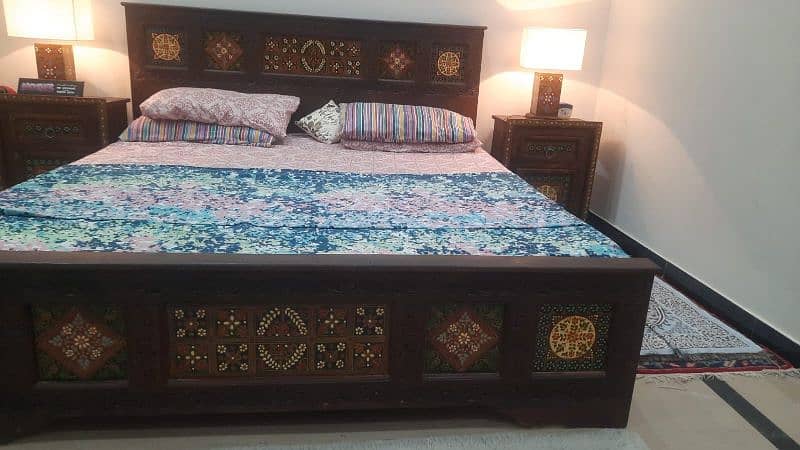 King Size Bed Set with mattress, Dresser, Mirror, Side Tables & Lamps 0