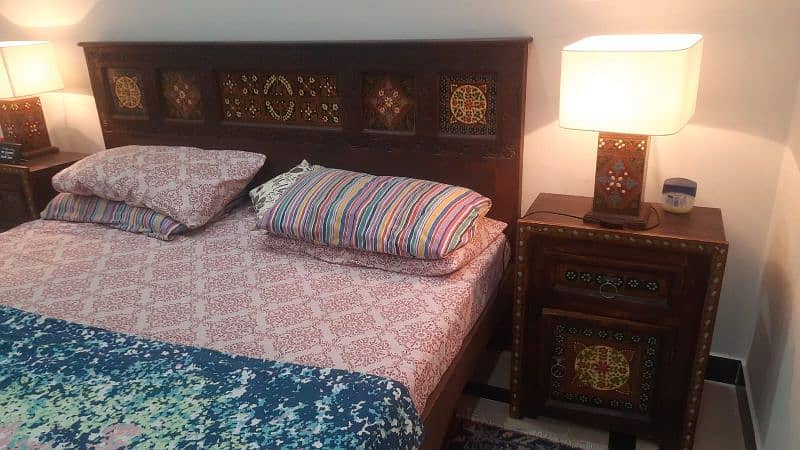 King Size Bed Set with mattress, Dresser, Mirror, Side Tables & Lamps 1