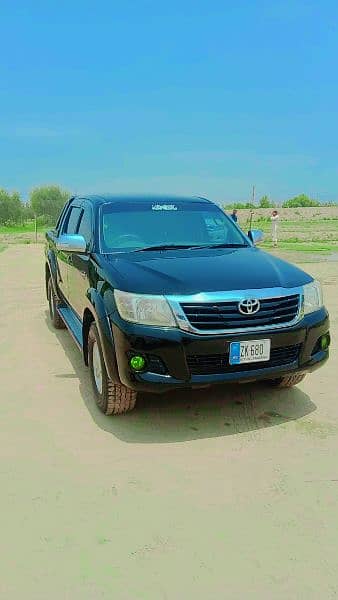 Toyota Hilux 2013 1