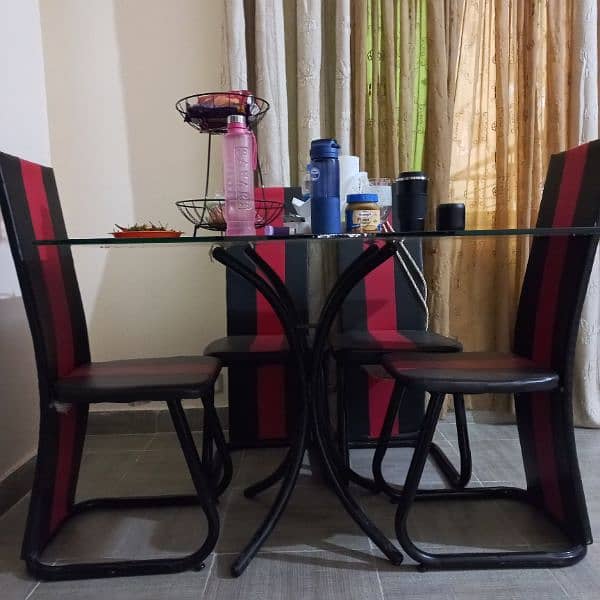 4 person dinning table 0