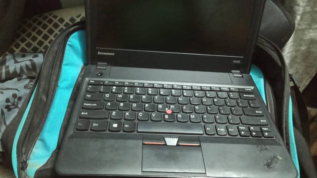 Lenovo Thinkpad x 140e 1