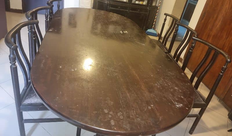 Dining table 8 chairs, only 1 chair need repair 2