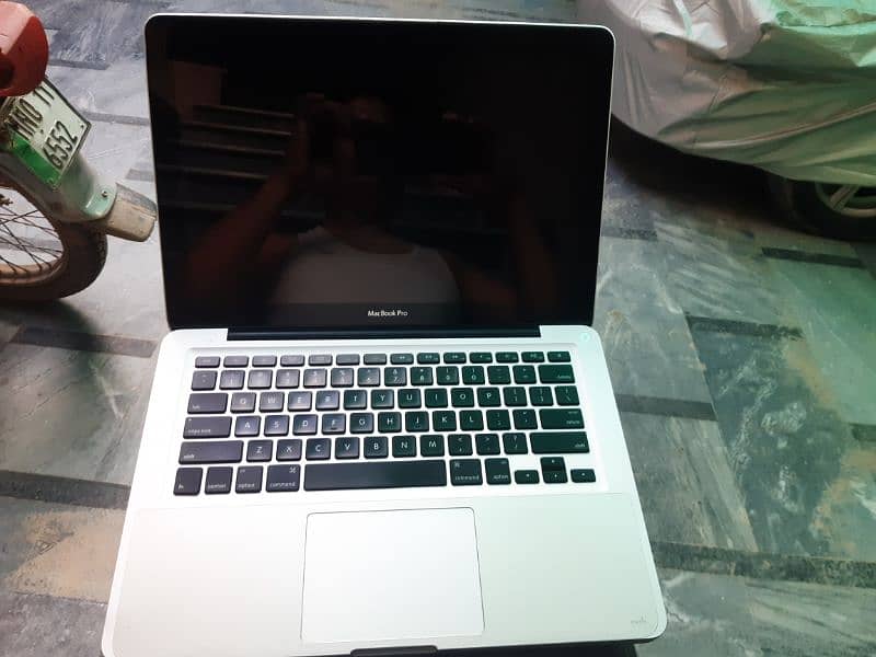 Macbook pro Late 2011 0