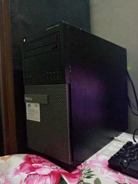 FULL DELL PC SETUP IN 10 BY 10 CONDITION URGENT SELL NO ISSUE 1