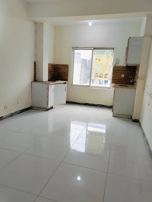 1 bedroom Unfurnished Apartment Available For Rent in E-11/2 0