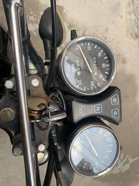 Suzuki GS150 5