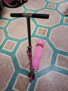 kids Scotty pink color. . fouldable adjustable 3 wheels.