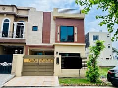 10 Marla Beautiful House Available For Sale In Lake City Sector M-7 Block C 0