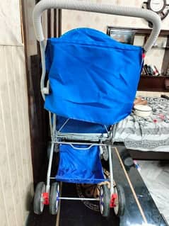 Blue Baby Stroller in Excellent Condition - Comfortable & Lightweight