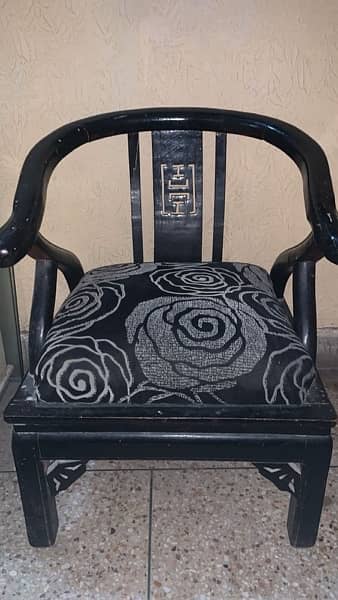 4 seater chinese sofa black colour in very good condition 0