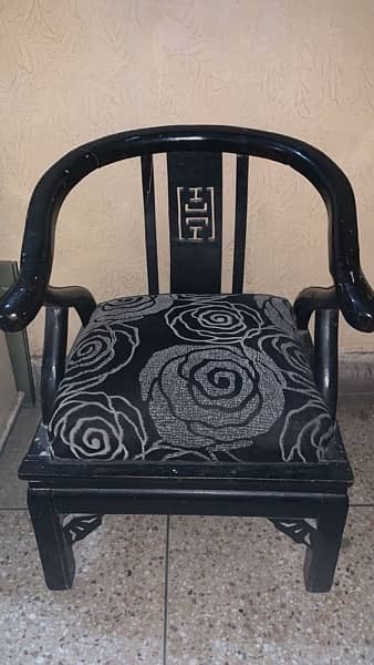 4 seater chinese sofa black colour in very good condition 1