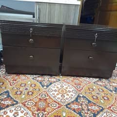 Wooden side table in good condition and best quality