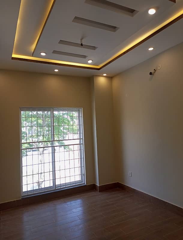 5 Marla Brand New Lower Portion For Rent In Park View City Lahore. 1