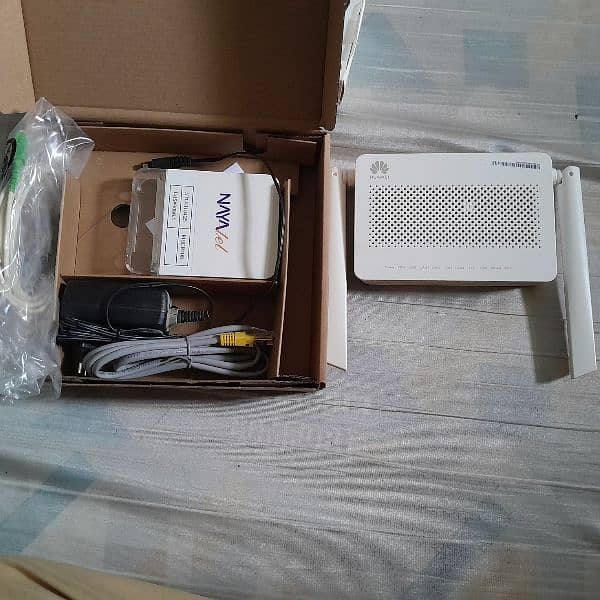 Nayatel Huwai 5G wifi router complete box 4