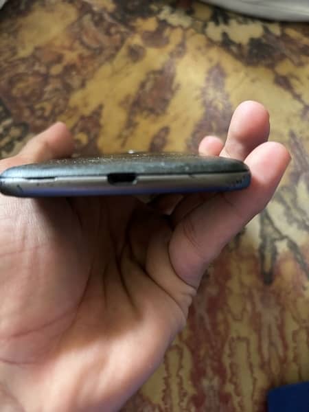 Selling Moto G4 plus in used condition 3