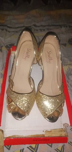 golden high heels 0