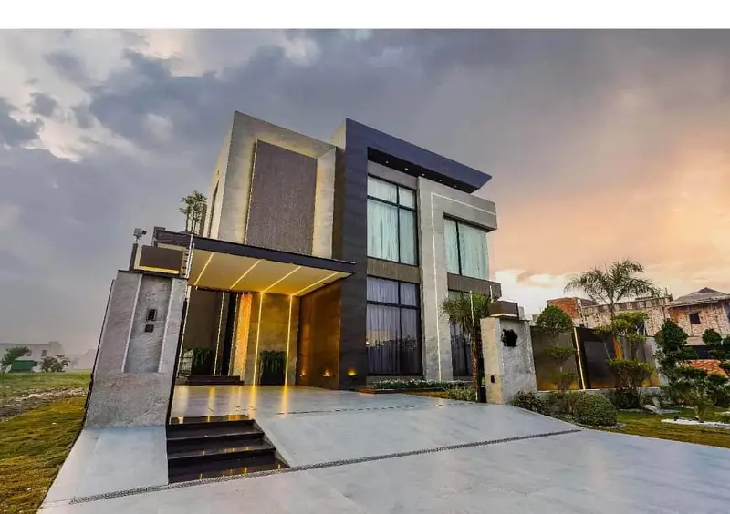 LEADS OFFERS 1 KANAL MODERN DESIGN COMPACT HOUSE AT THE HEART OF DHA LAHORE