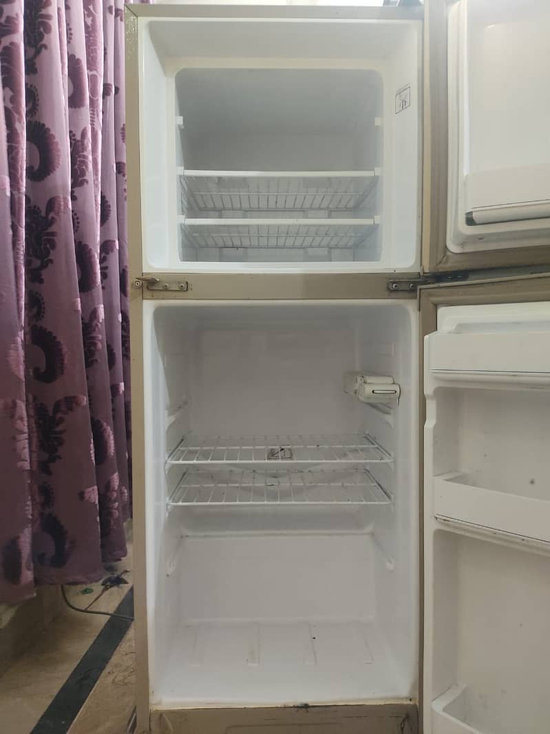 Dawlance Refrigerator with 12 years warranty 4