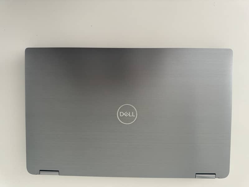 Dell 7400 2in1 core i7 8th genrtion 16gb Ram 256 m. 2 Touch sacreen 360 1