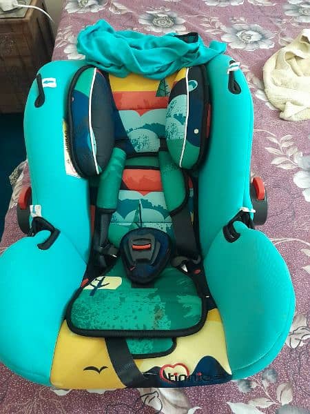 baby car seat or carry cot 1