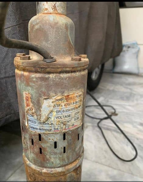 Submersible water pump. 0.75 hp. Good working condition underwater pum 5