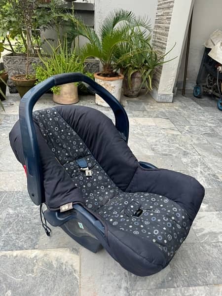 baby car seat/ baby cot 1